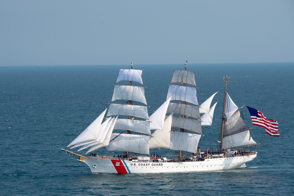 lige ud dvs. garage DVIDS - Images - Coast Guard Cutter Eagle sails from Norfolk, Va., to  Boston [Image 4 of 7]
