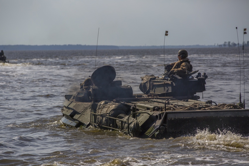 Marines with 2/2 and 2nd AAB conduct river crossing during MCCRE