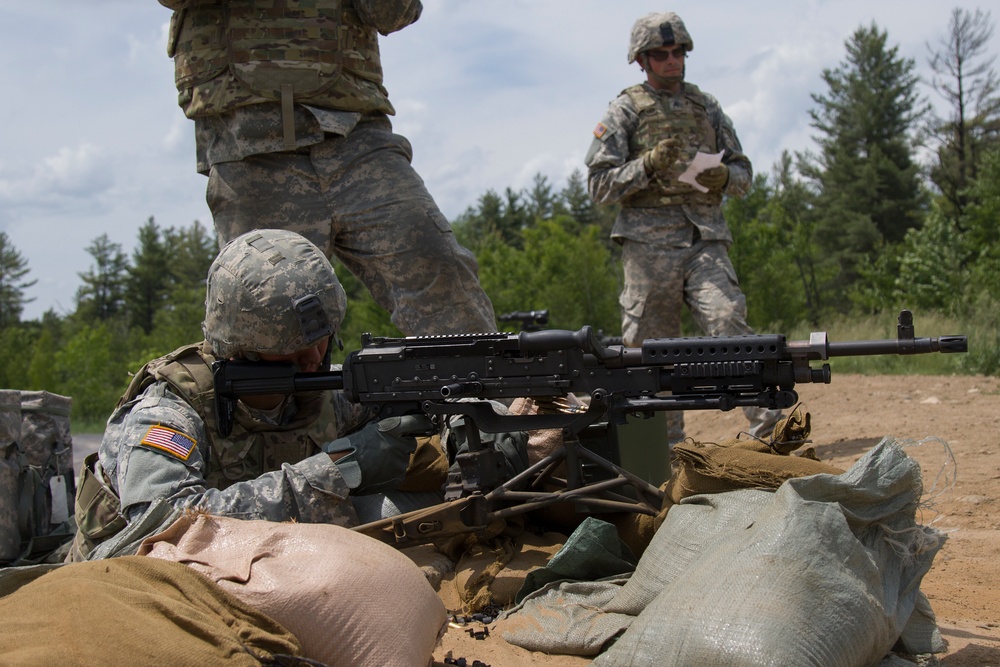 Soldier Qualifies with M240B Machine Gun