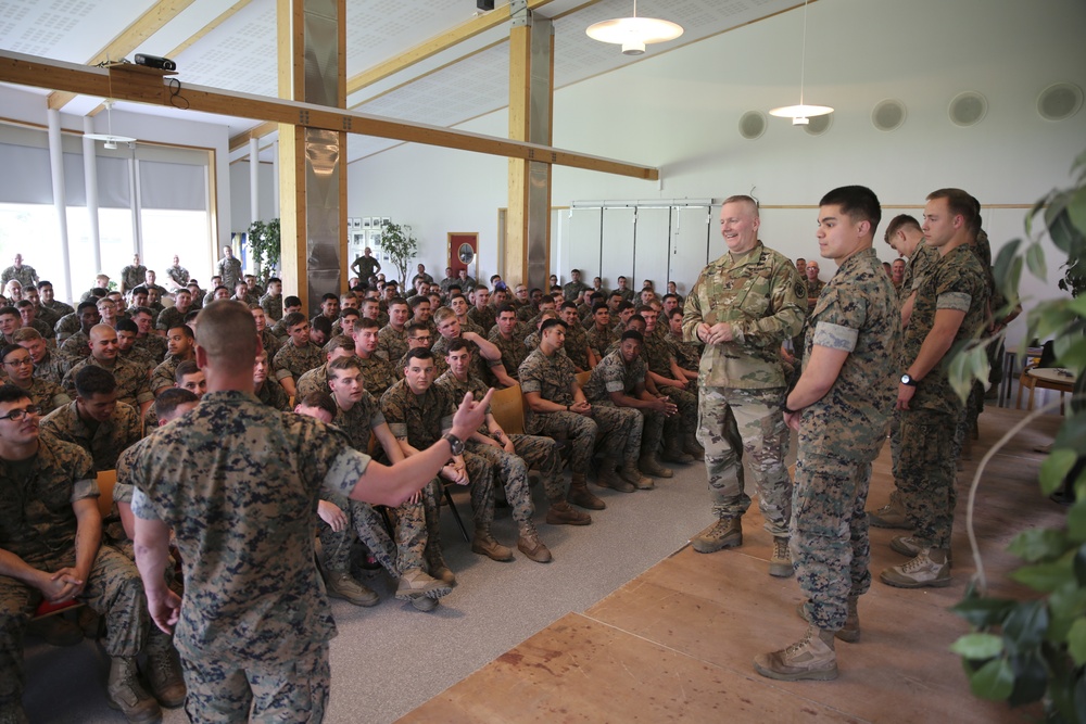 Straight from the source: MRF-E Marines briefed on global operations by Senior Enlisted Advisor to the Chairman of the Joint Chiefs of Staff
