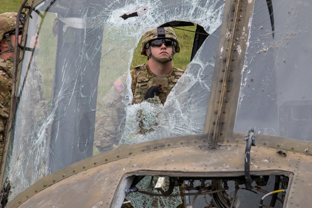 10th CAB Soldiers train on propery recovery of downed aircraft