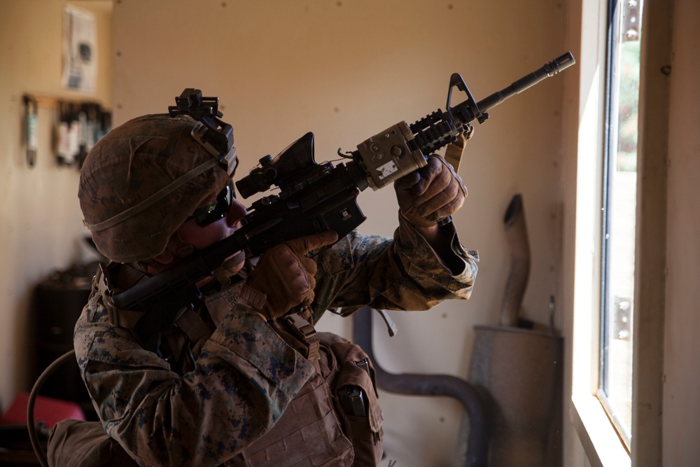Marines conduct MOUT town exercise
