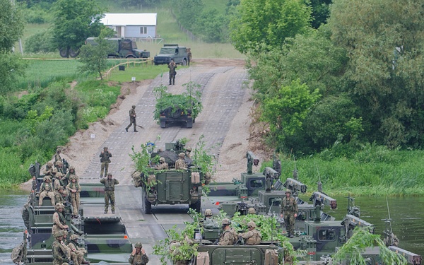 Lithuanian President and NATO SYG observe eFP Battle Groups’ Training Exercise