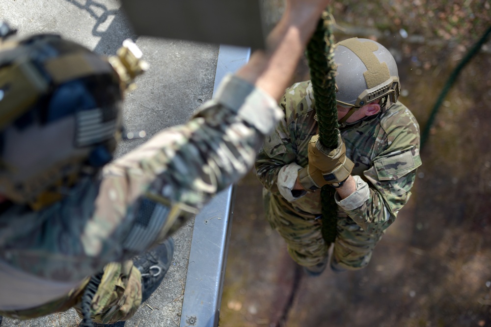 U.S. Soldiers Conduct Fast-Roping Training in Germany