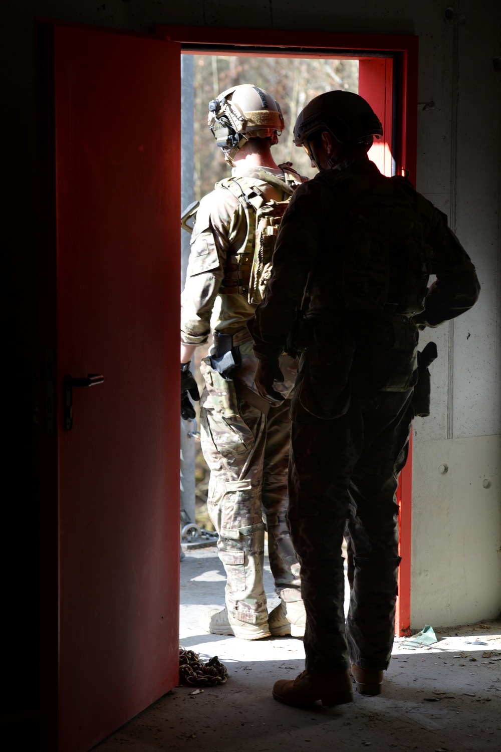 U.S. Soldiers Conduct Fast-Roping Training in Germany