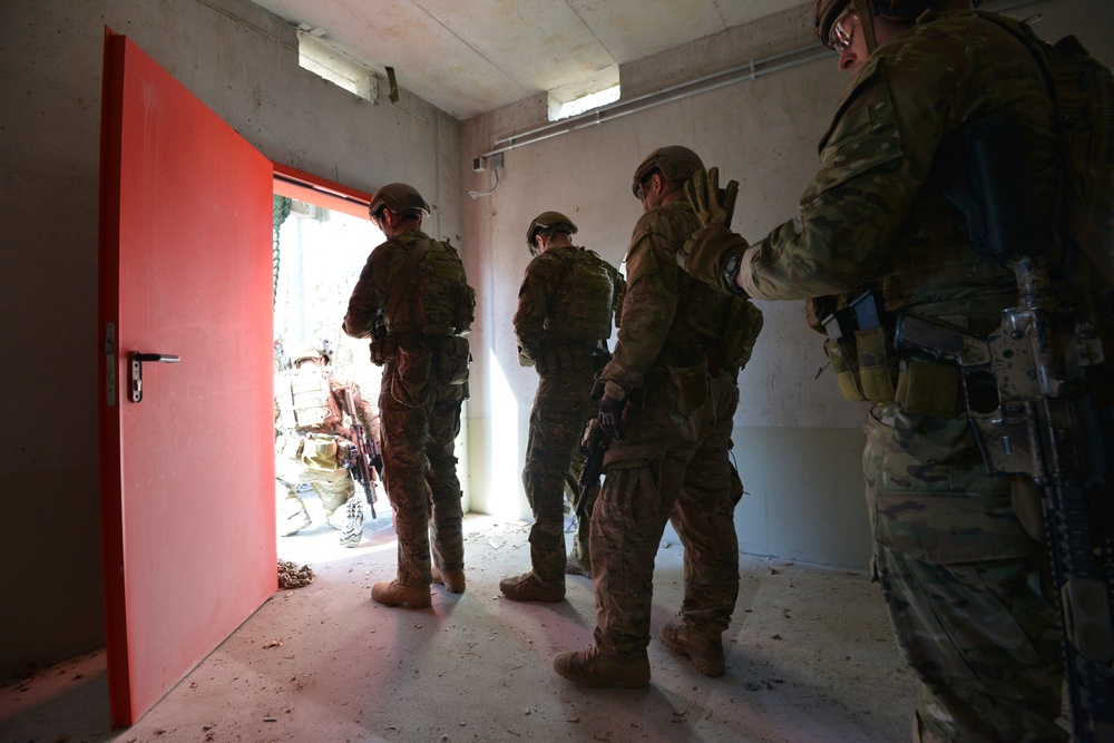 U.S. Soldiers Conduct Fast-Roping Training in Germany