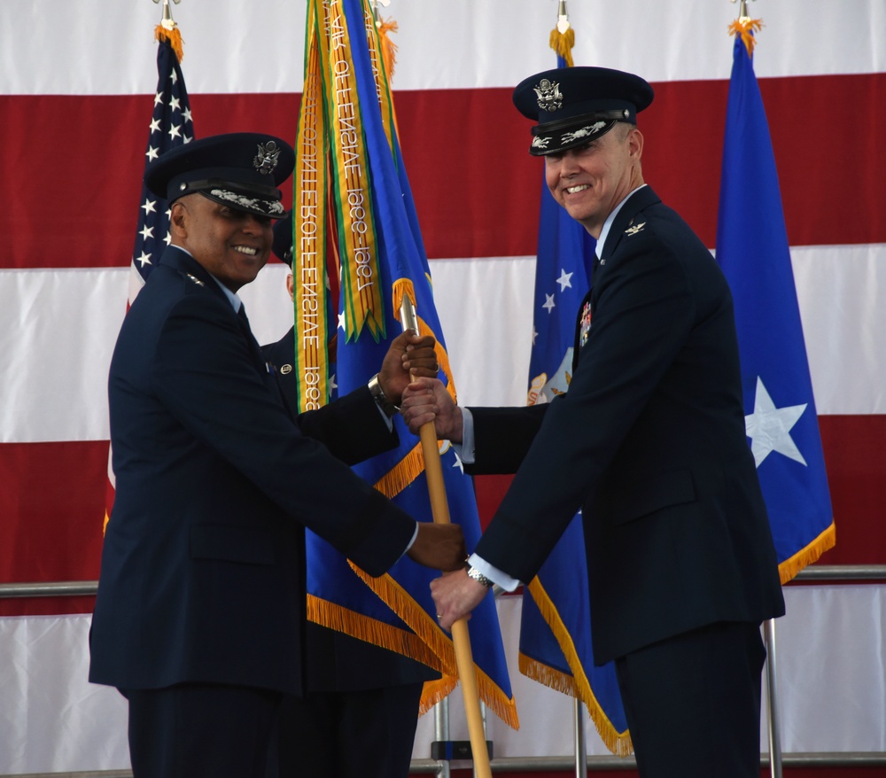 377 ABW Welcomes New Commander