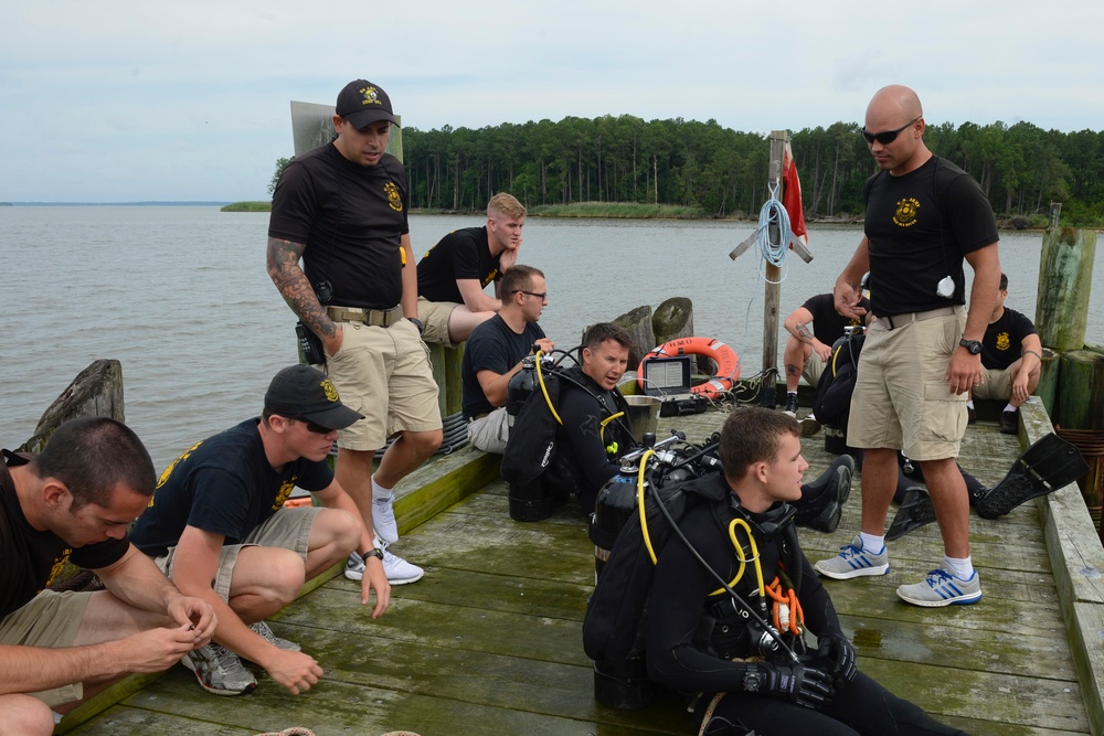 Army divers inspect Third Port to ensure mission readiness