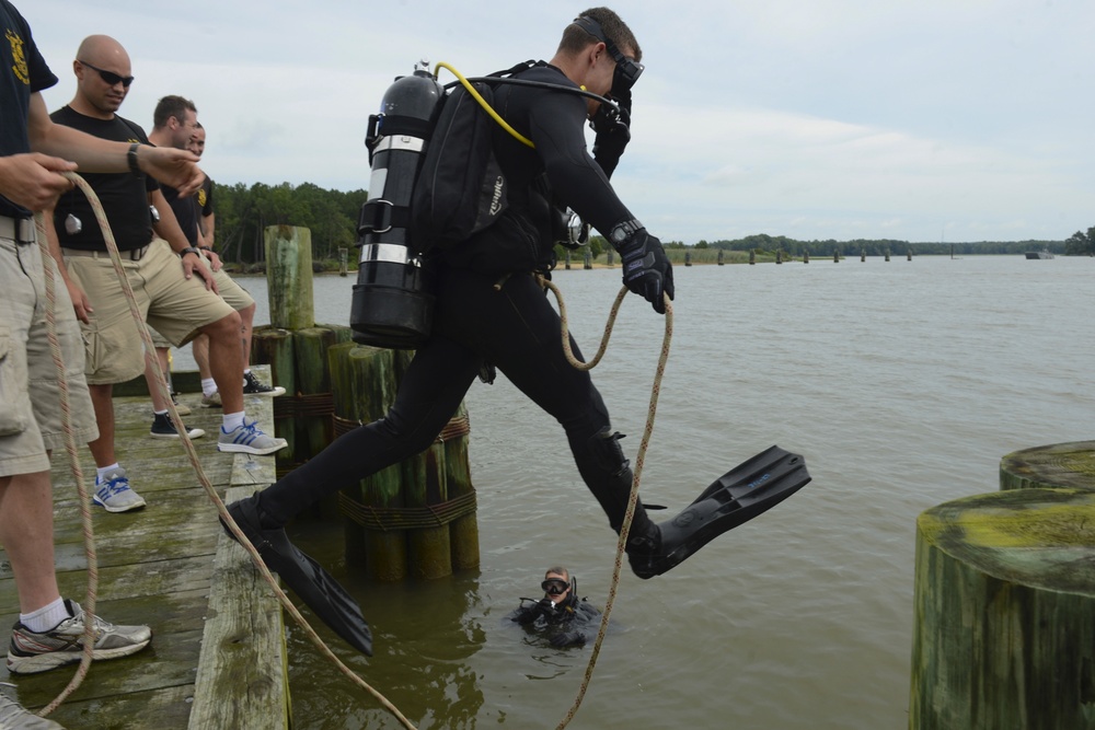 Army divers inspect Third Port to ensure mission readiness