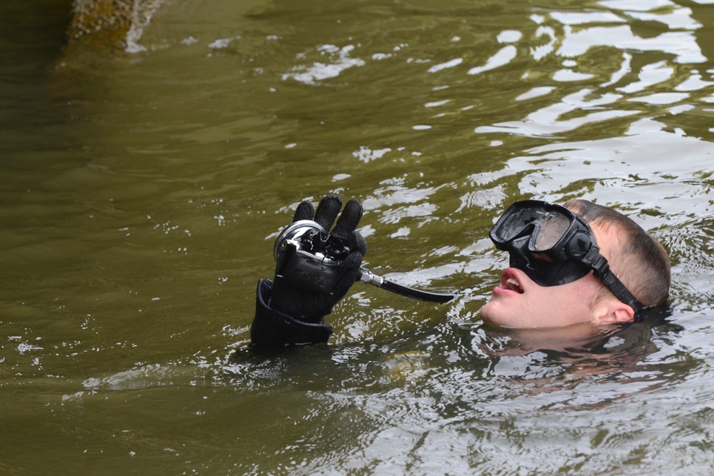 Army divers inspect Third Port to ensure mission readiness