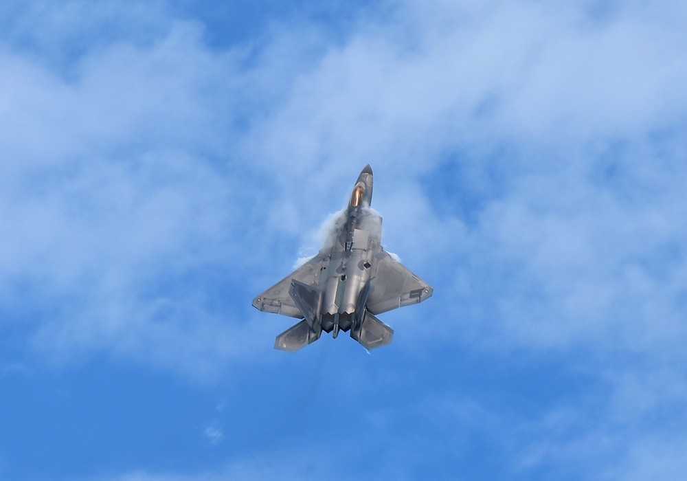 F-22 Raptor soars over Ocean City