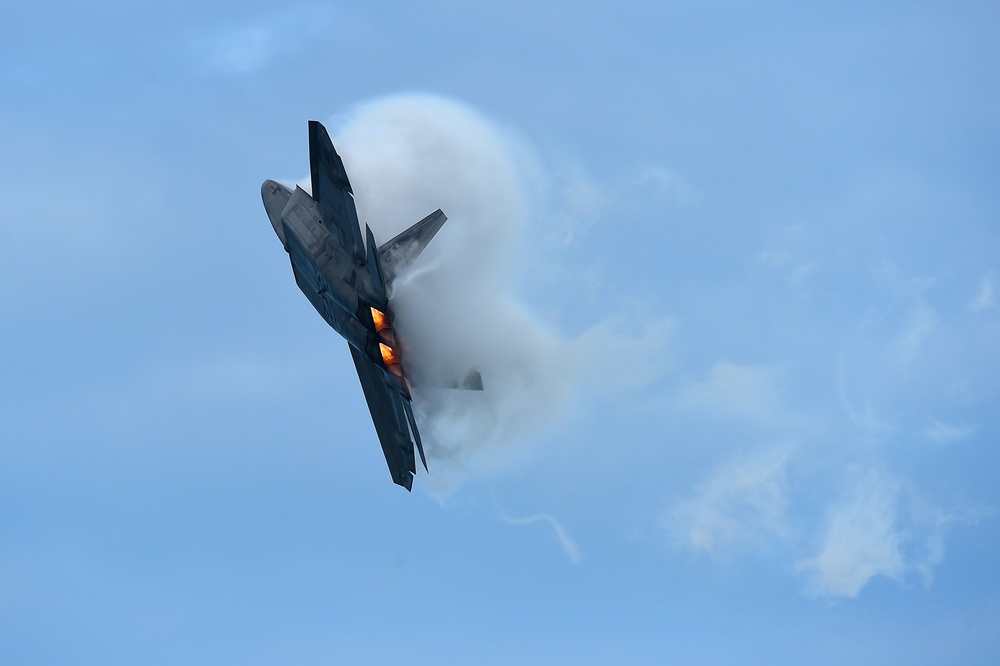 DVIDS - Images - F-22 Raptor soars over Ocean City [Image 4 of 7]