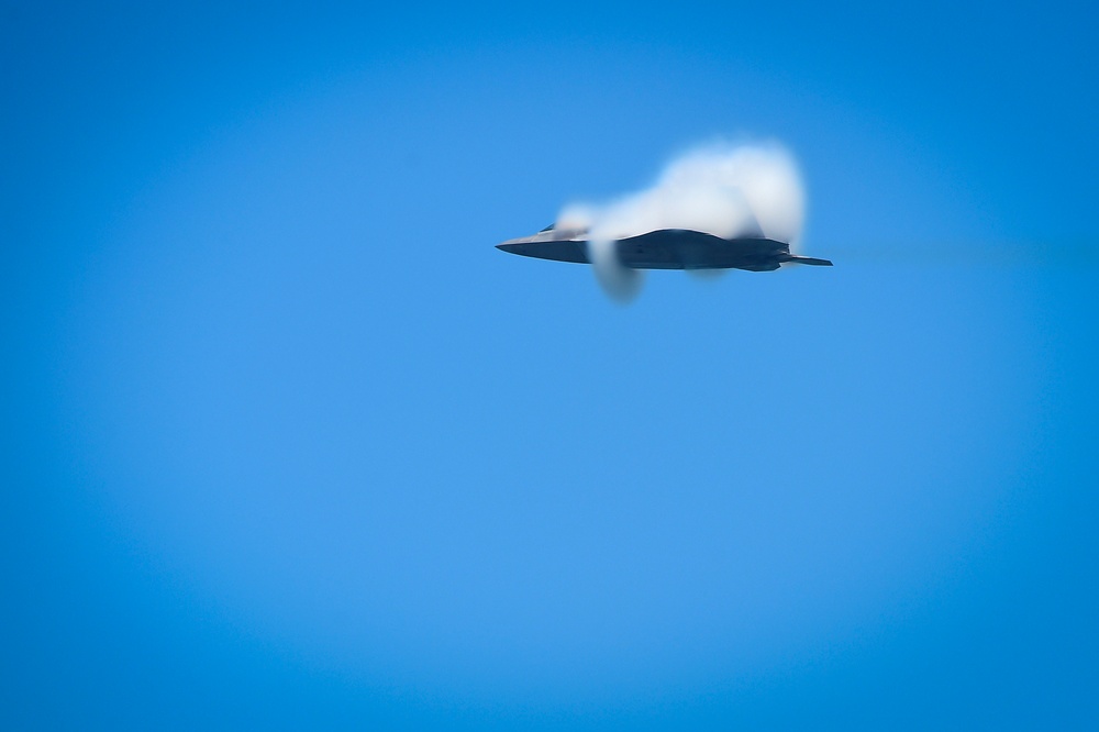 F-22 Raptor soars over Ocean City