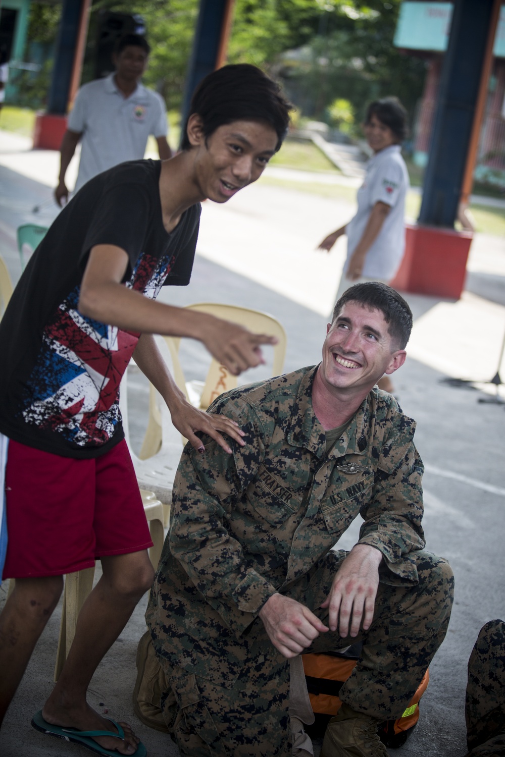 How to Save a Life | U.S. Marines and Navy Corpsmen teach life saving techniques in the Philippines