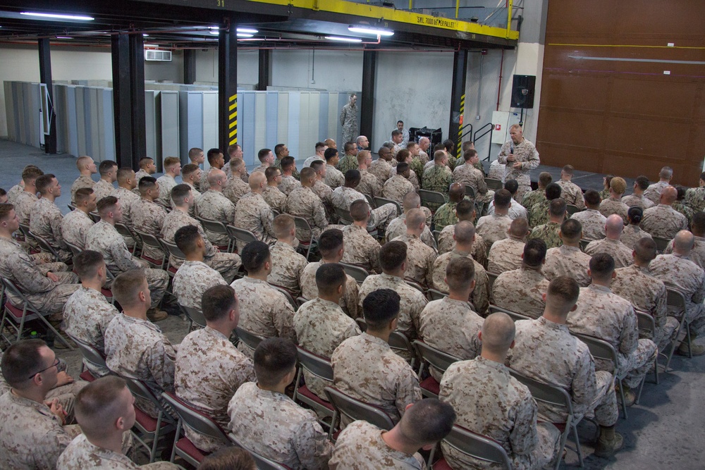 CMC Visits Marines with SPMAGTF Central Command