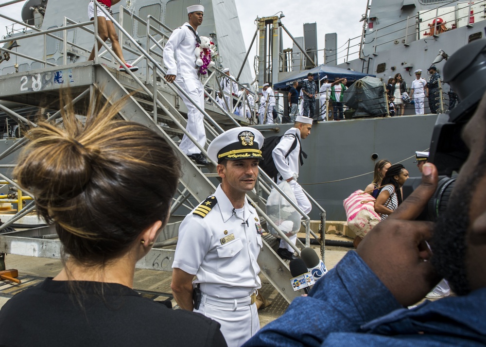 USS Mahan (DDG 72) return to homeport