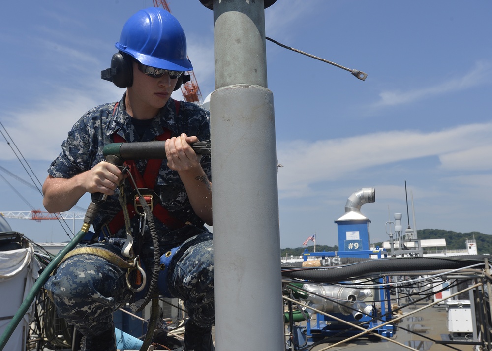 USS Blue Ridge Sailors Perform Maintenance