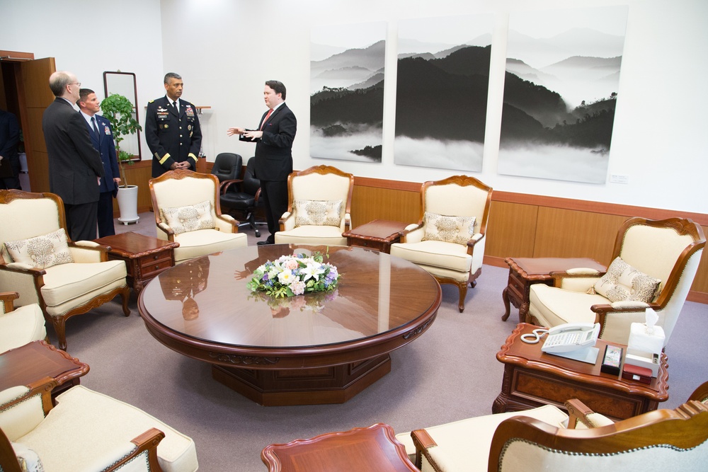 Gen. Brooks, Chargé d’Affaires Knapper, Minister Kang Meet for First Time