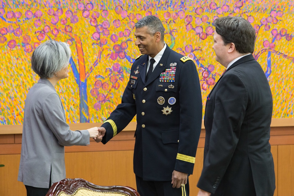 Gen. Brooks, Chargé d’Affaires Knapper, Minister Kang Meet for First Time