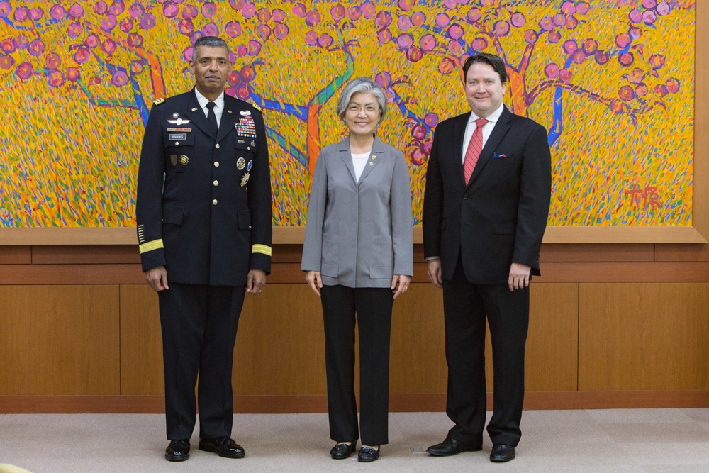 Gen. Brooks, Chargé d’Affaires Knapper, Minister Kang Meet for First Time