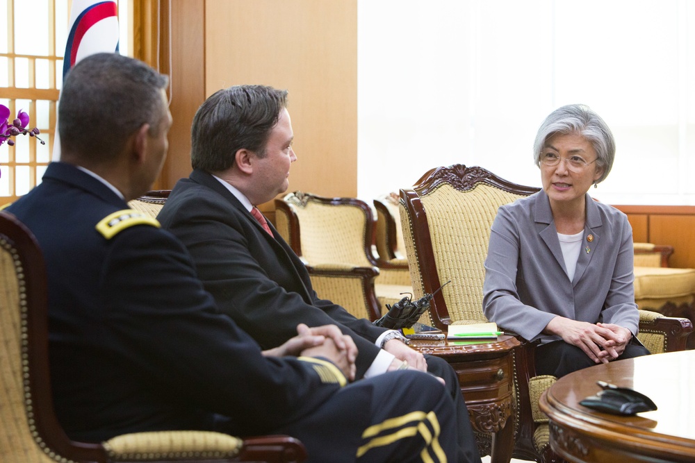 Gen. Brooks, Chargé d’Affaires Knapper, Minister Kang Meet for First Time