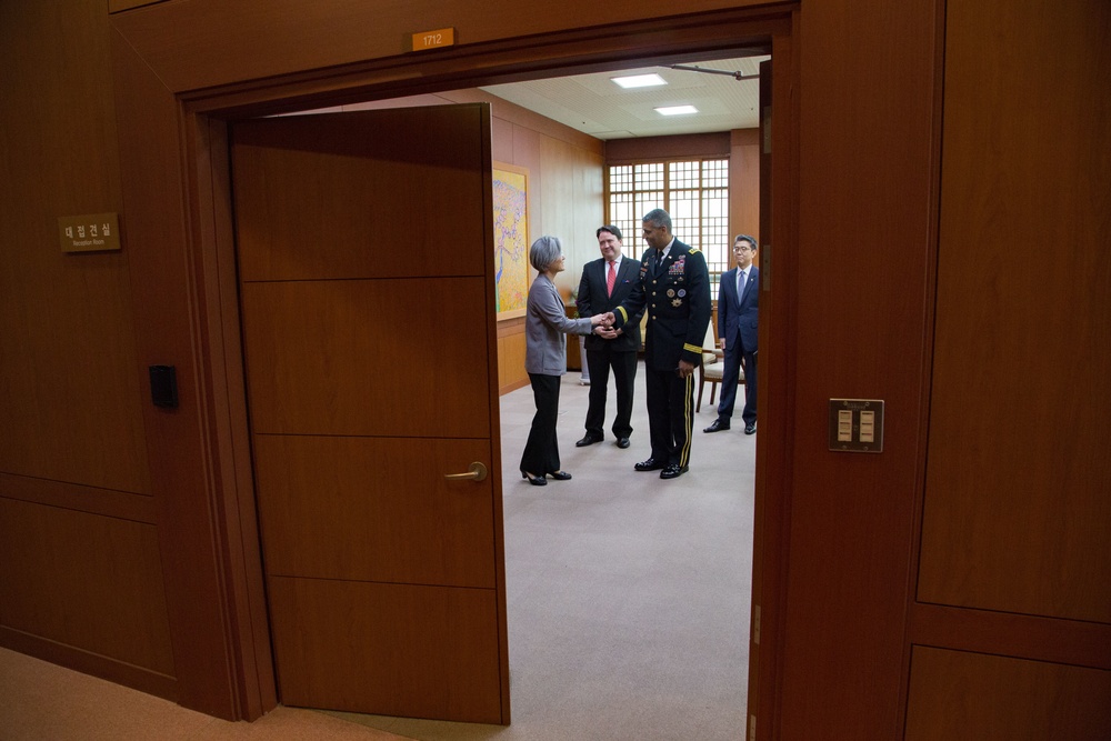 Gen. Brooks, Chargé d’Affaires Knapper, Minister Kang Meet for First Time