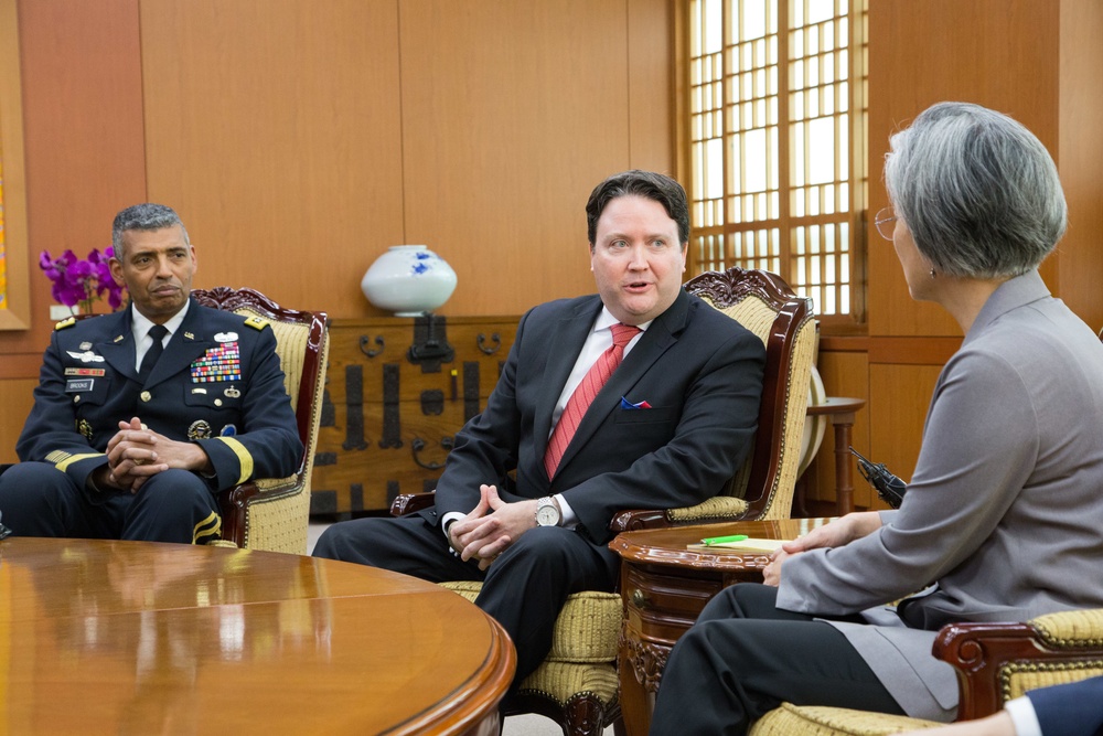 Gen. Brooks, Chargé d’Affaires Knapper, Minister Kang Meet for First Time