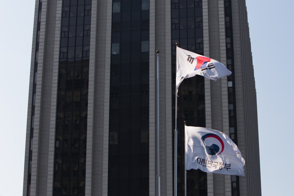 Gen. Brooks, Chargé d’Affaires Knapper, Minister Kang Meet for First Time