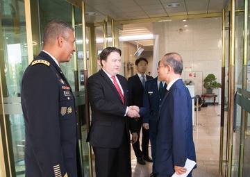 Gen. Brooks, Chargé d’Affaires Knapper, Minister Kang Meet for First Time