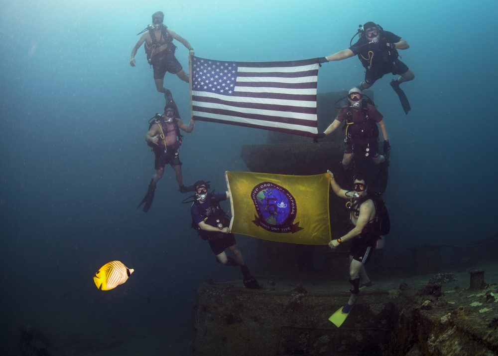 Dvids Images Eod Sailors Dive In Apra Harbor Image 3 Of 6