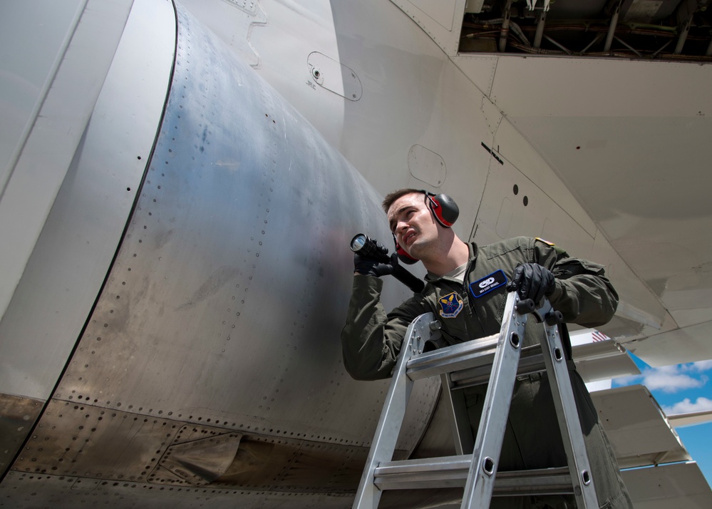 E-4B lands at Travis