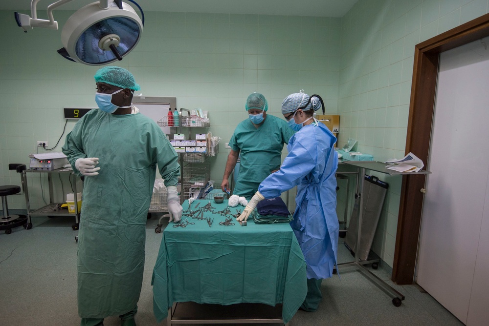 American, Gabonese medical professionals partner during MEDRETE 17-4