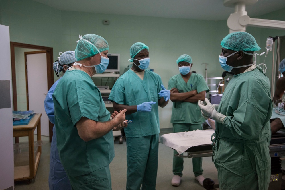 American, Gabonese medical professionals partner during MEDRETE 17-4