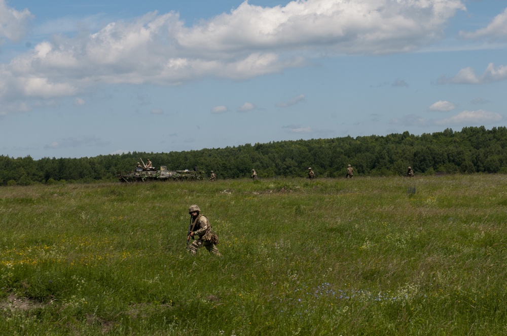 Company defense training at Yavoriv CTC