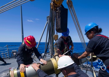 Moving an MK 46 torpedoe