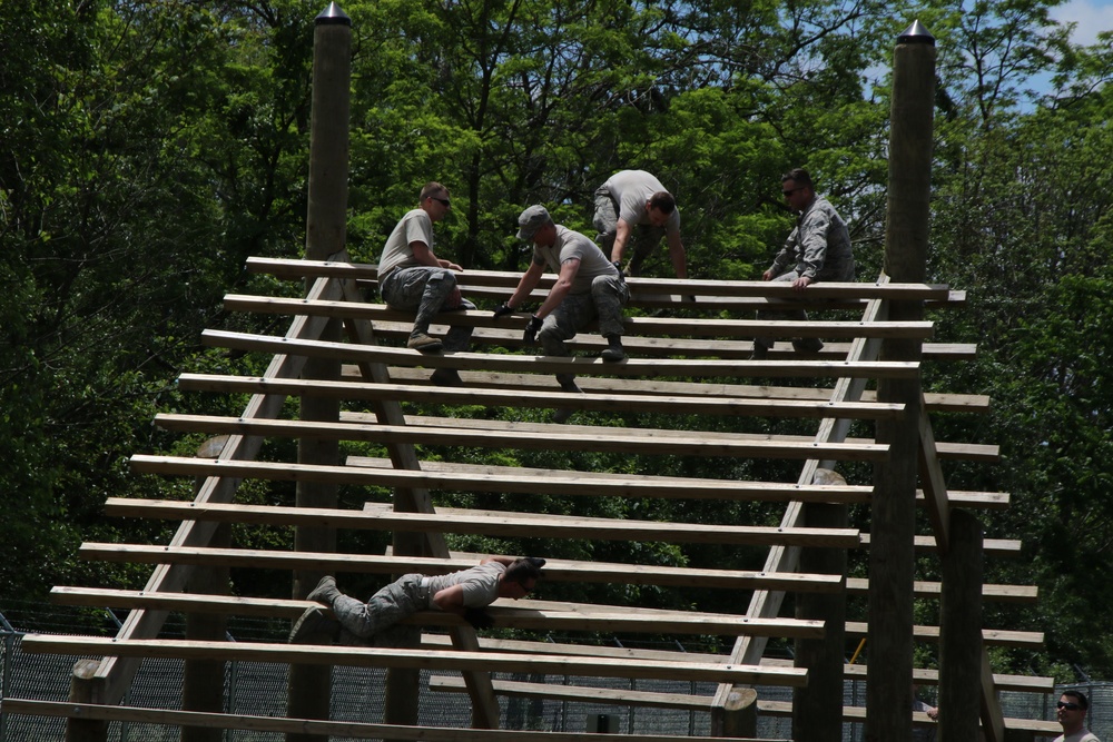 Airmen build confidence at air assault obstacle course