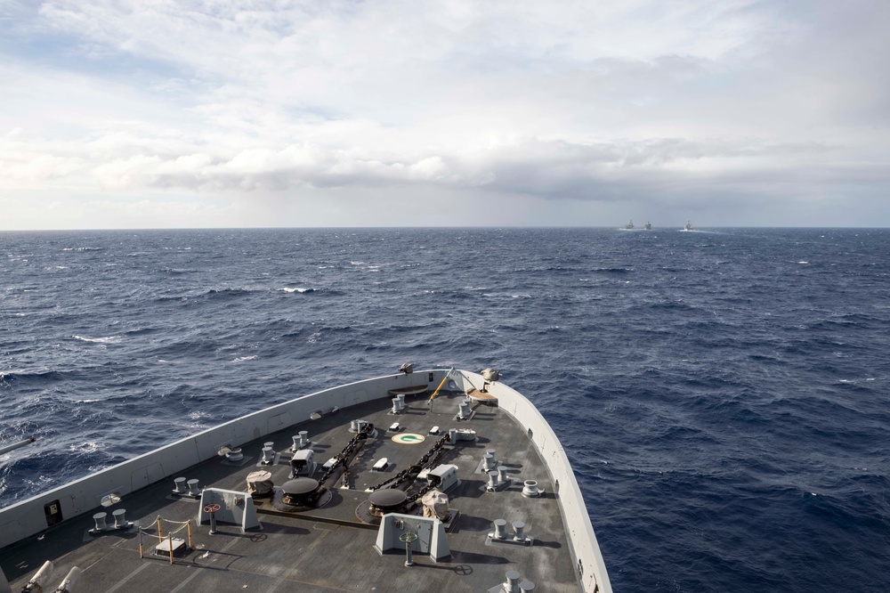 USS Green Bay navigates behind USS Bonhomme Richard, USNS Rappahannock and USS Ashland