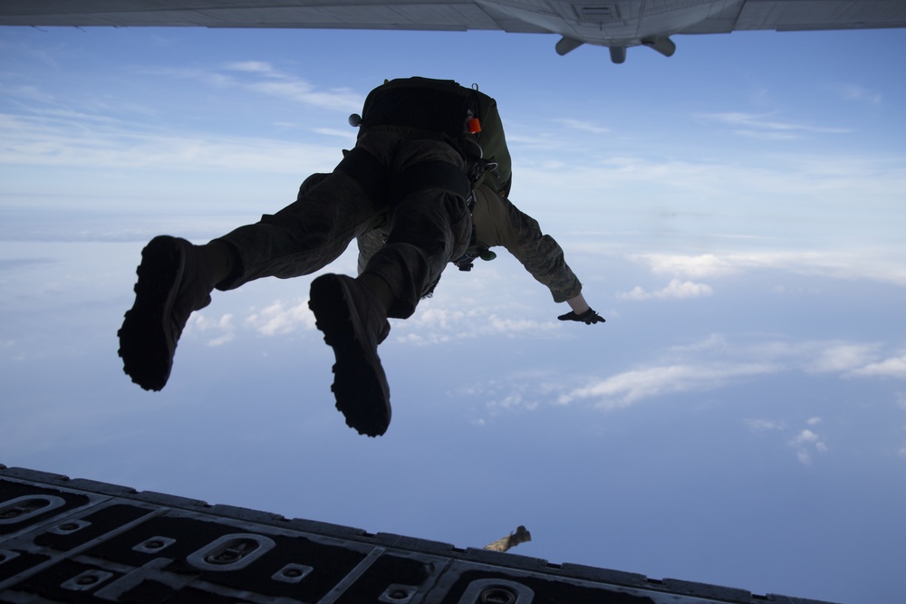 Reconnaissance Jumps into Ie Shima