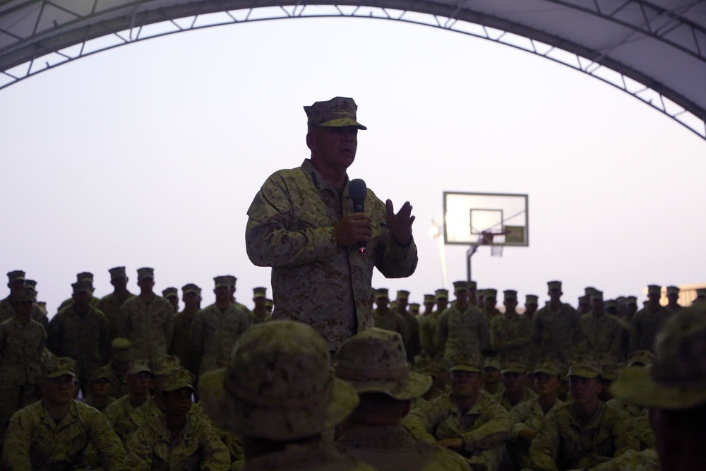 CMC visits SPMAGTF-CR-CC Marines in Middle East