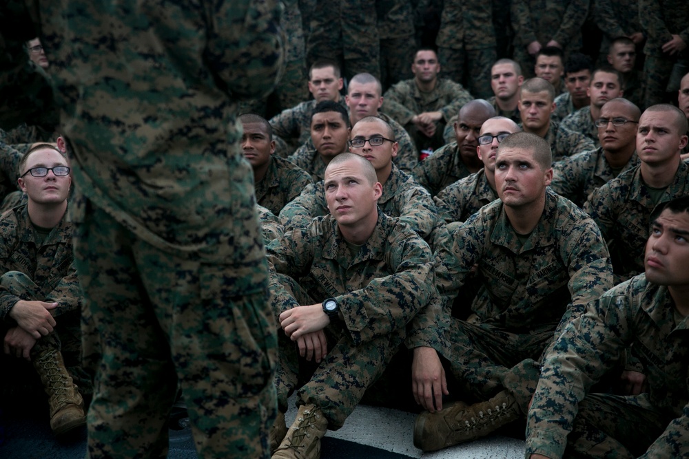 31st MEU CO and Sgt. Maj. visit Marines, Sailors aboard USS Ashland (LSD 48)