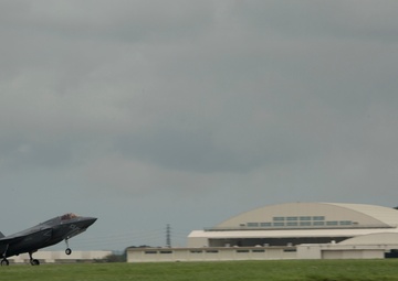 F-35B Lightning II arrives in Okinawa