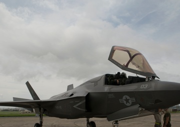 F-35B Lightning II arrives in Okinawa