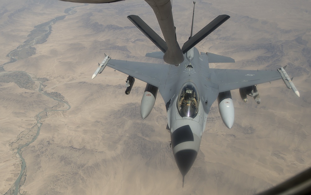Refueling F-16s from above