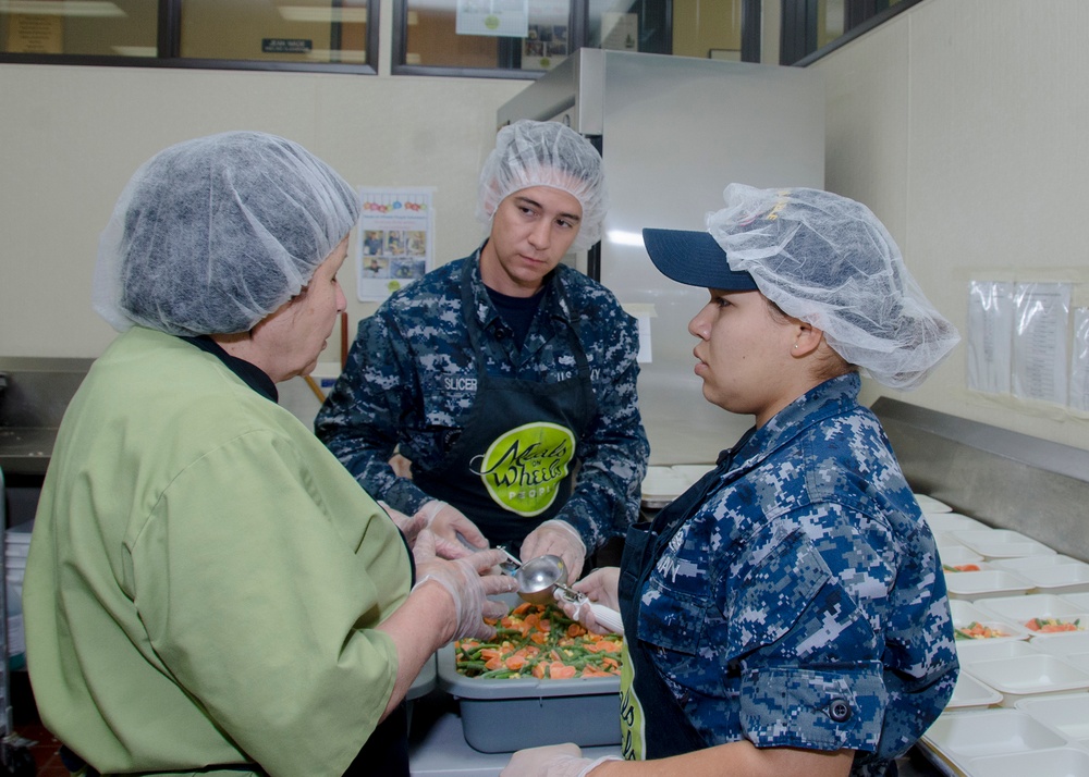 Frank Cable Sailors Volunteer at Portland Meals on Wheels