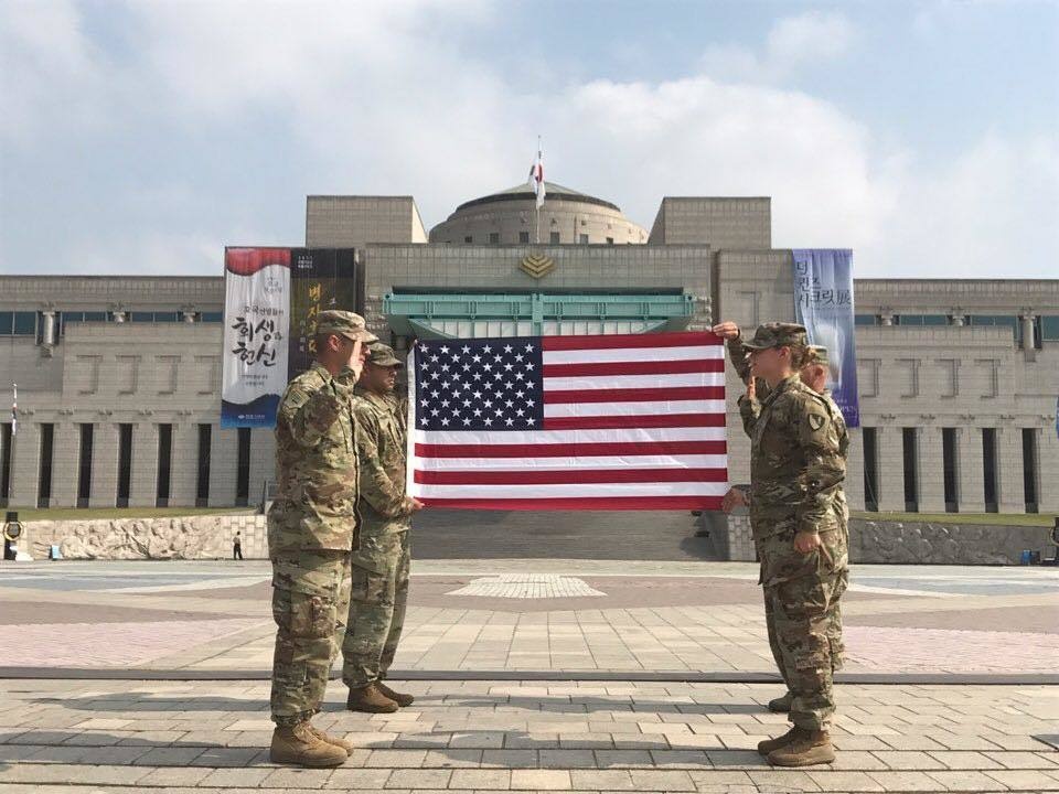 SSG Davis reenlists at the Korean War Memorial