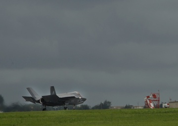 F-35 Lightning II arrives in Okinawa