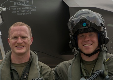F-35 Lightning II arrives in Okinawa