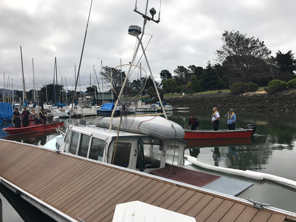 Coast Guard responds to sinking fishing vessel in Berkeley Marina