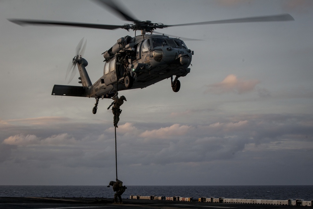 Recon Marines conduct helicopter rope suspension training aboard the BHR