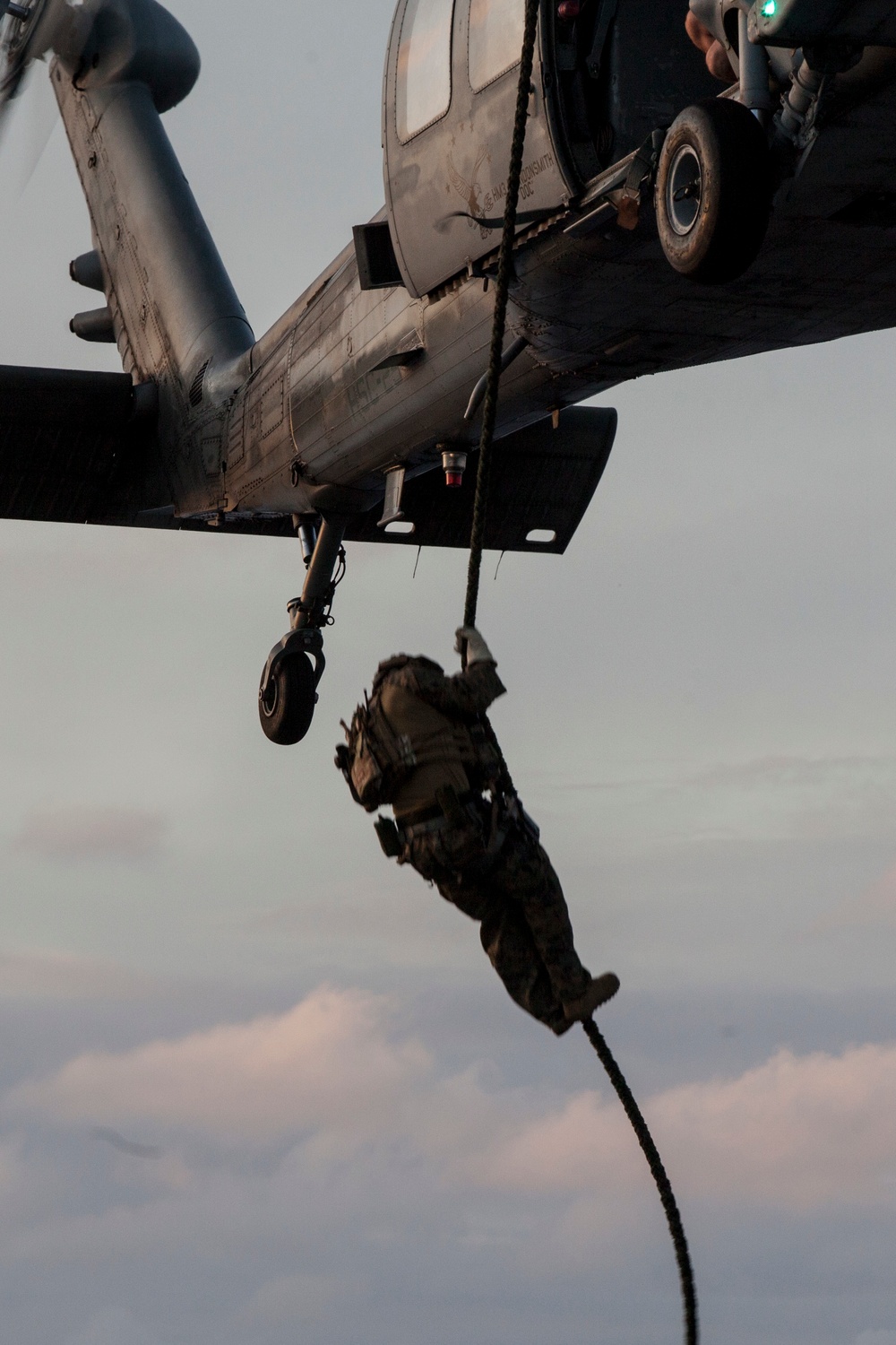 Recon Marines conduct helicopter rope suspension training aboard the BHR